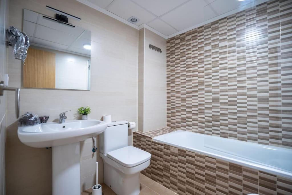 Amplio Apartamento 2 Dormitorios Cerca De La Playa Alicante Exteriör bild